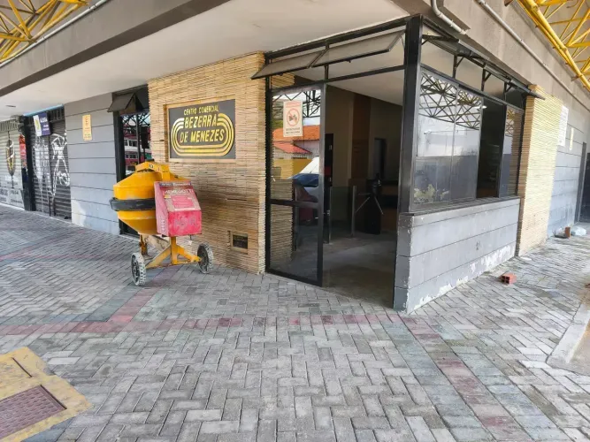 Sala comercial à venda 27 MTS na avenida Bezerra de Menezes.enezes.