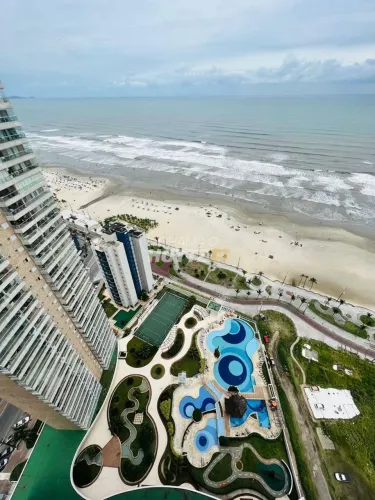 Apartamento 98m² - 3 Dormitórios / 1 Suíte e 2 Vagas - Frente Mar