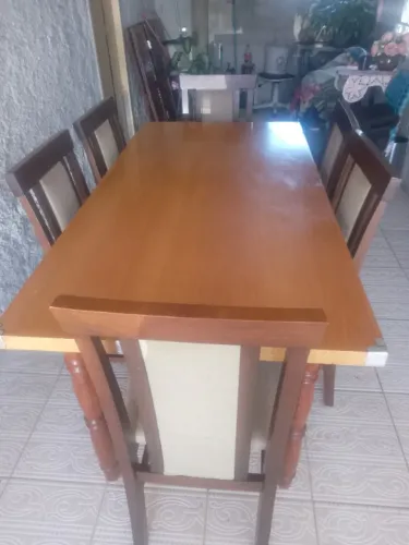 Mesa com 6 cadeira