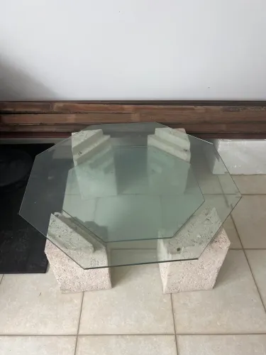 Mesa de centro base pedra