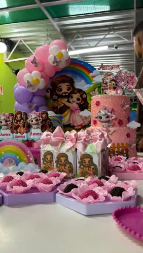 Decoração de mesa, personalizados e topo de bolo