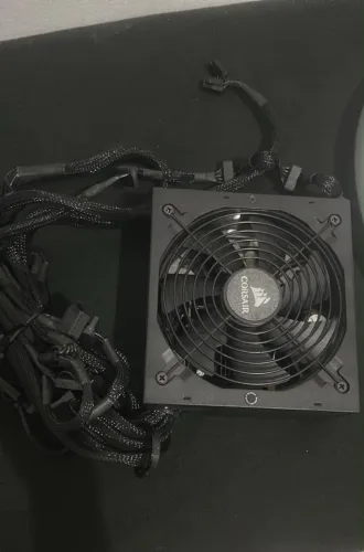 Fonte 750W Corsair