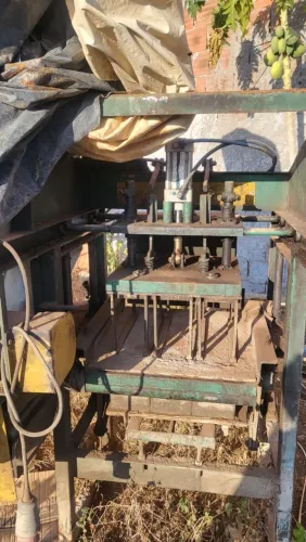 MÁQUINA DE BLOCO E CANALETA