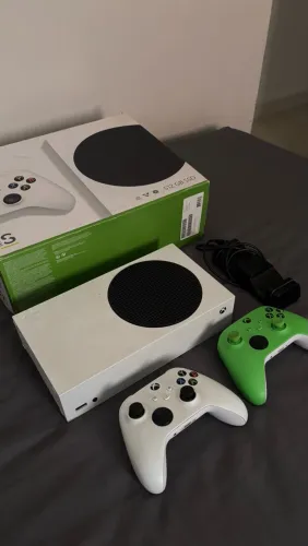 Xbox Series S 512gb 2 controles + bateria