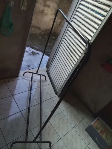Arara de Roupas Precinho