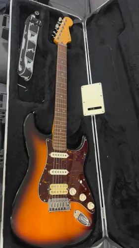 Guitarra Stratocaster Fender Deluxe 