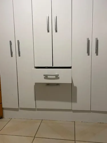 Guarda-Roupa Casal Branco 6 Portas com 2 Gavetas 2 Anos de Uso Itapevi