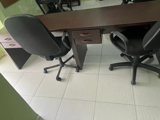 Mesas e cadeiras para escritório 