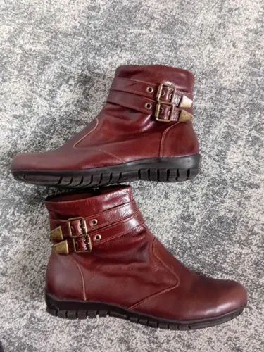 Bota em Couro Scarpan tamanho 35,na cor Bordo