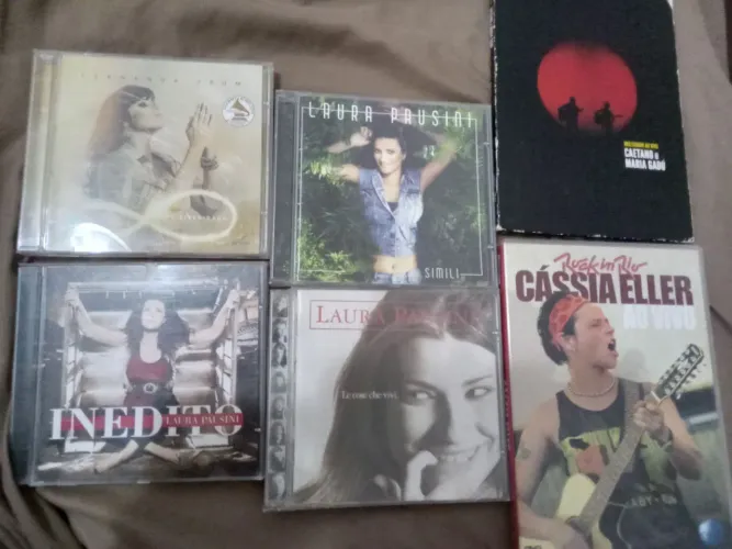 Cds e DVDs em ótimo estado, 10 cada