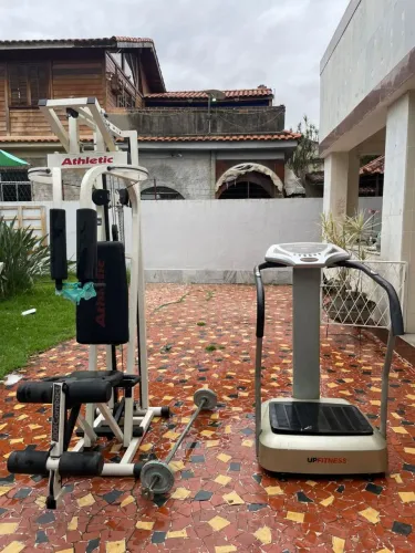 Equipamentos de ginástica e musculação 