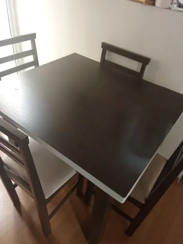 Mesa, com 4 cadeiras 