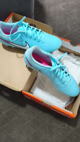 Chuteira Nike Tiempo 10 Academy