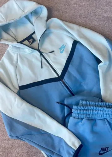 Nike tech azul GG