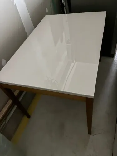 Mesa de jantar retangular de madeira + 4 cadeiras com estofado + Puff de alto padrão