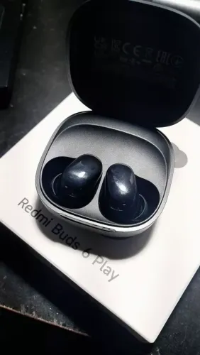 Xiaomi Redmi Buds 6 Play Fone Bluetooth 5.4 Sem Fio TWS 20 horas de bateria
