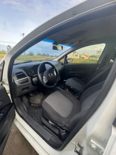 Fiat Punto Essence 1.6 Flex 16V 5P 2012
