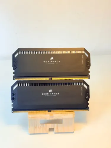 Memória Ram Corsair Dominator Platinum RGB DDR5 32GB 6200Mhz (2x16GB) UR0397 CMT32GX5M2X62