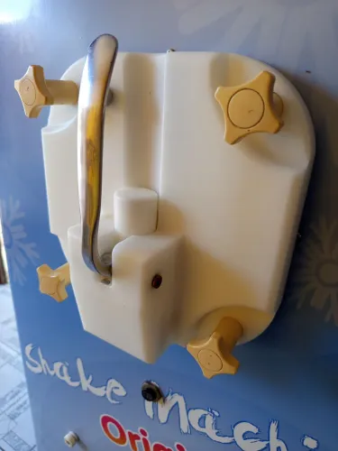 Vende-se máquina de milk sheik.