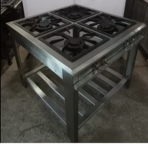 Estrutura durável em aço inox, ideal para cozinhas comerciais e de fácil limpeza.