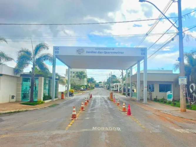 QC 08 RUA G - CONDOMÍNIO JARDIM DAS QUARESMEIRAS - LOCAÇÃO CASA 03 QUARTOS SENDO UM SUÍTE