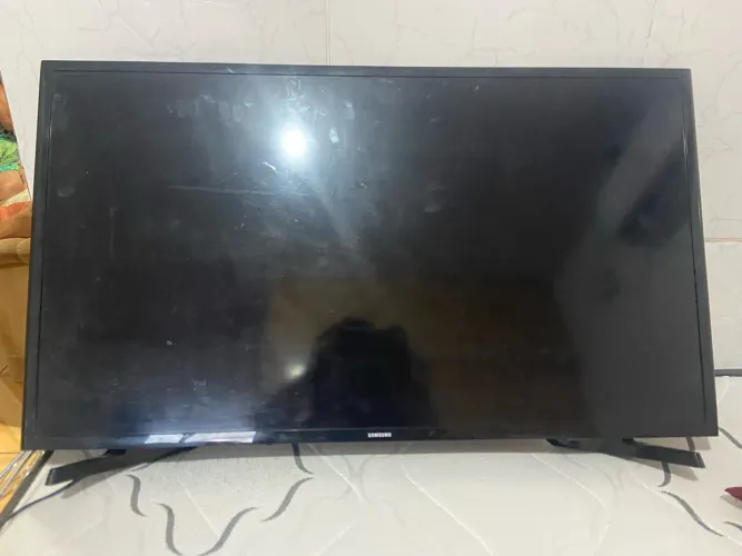 DUAS TV?s com DEFEITO. Para retirada de peças.