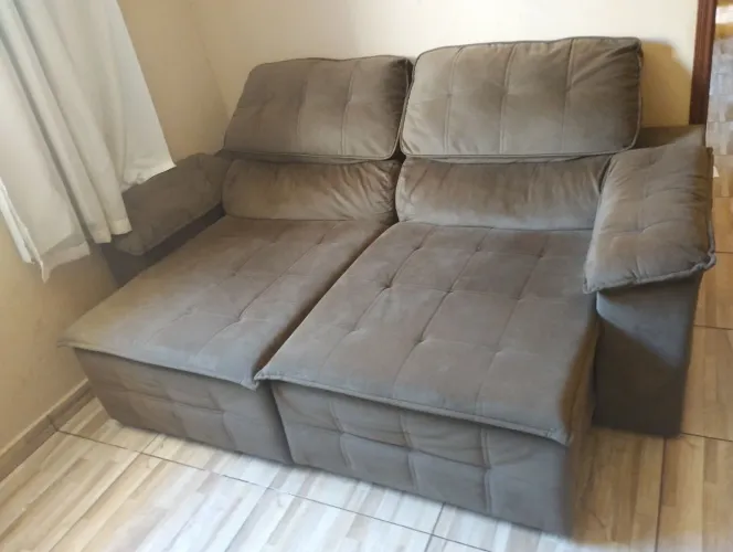 SOFÁ RETRÁTIL MUITO CONSERVADO