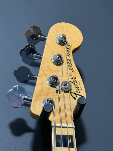 Baixo Fender American Deluxe 4C