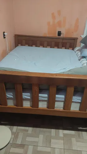 Cama semi novo 