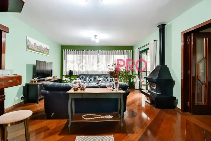Apto de 22m2 com 4 dorm, sendo 3 sutes e 3 vagas no Moema fora de rota