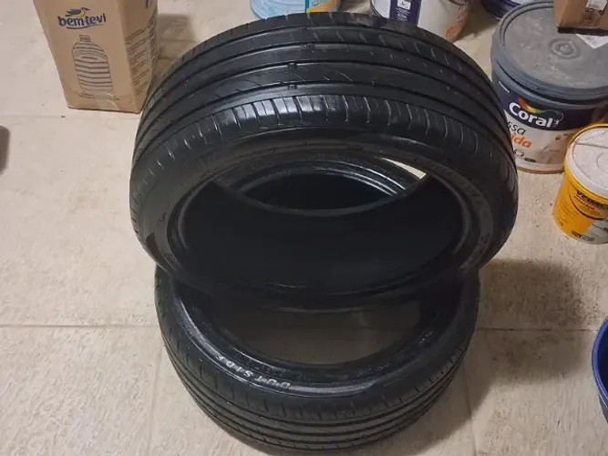 Vendo 02 Pneus 215/45/17 R$ 400,00