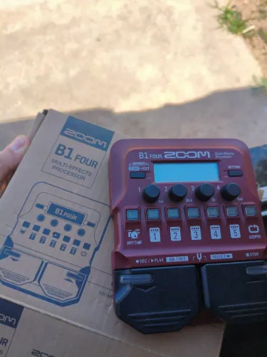 Pedal de Efeitos - ZOOM B1 FOUR