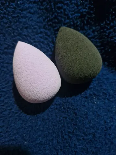 2 mini esponjas para maquiagem rosa e preta