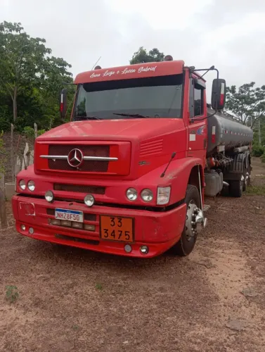 Vendo caminhão tanque muito bom original mas informações só chamar no zap somente intere