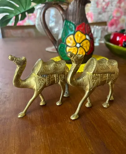 Estatueta Par de camelos em bronze maciço antigo, peças artísticas.