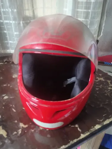 Capacete vermelho FLY