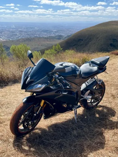 Yamaha R6 preta