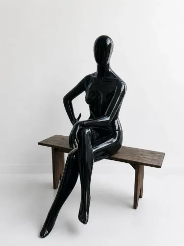 Manequin sentado