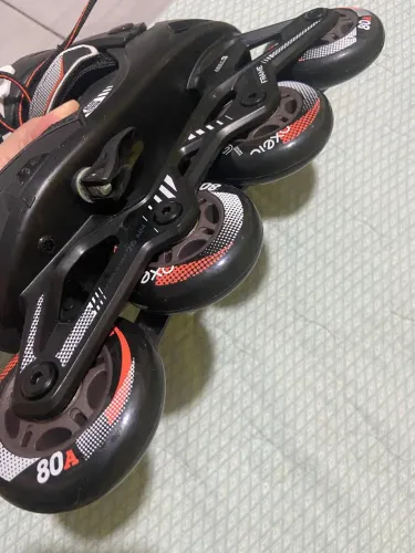 Patins Novo N°33/34 $200,00 