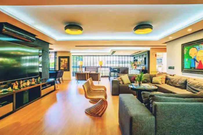 APARTAMENTO 325 M2, MOBILIADO, 4 Q (2 S), 3 VG, CENTRO NOBRE FLORIANÓPOLIS SC