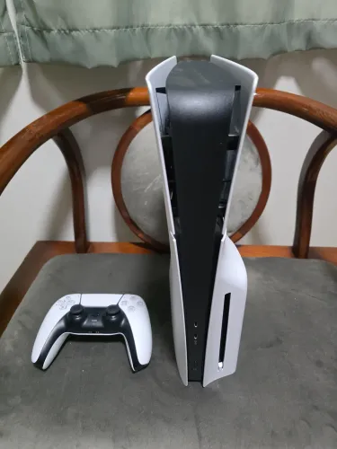 PlayStation 5 Slim + Dock + Controle de Mídia