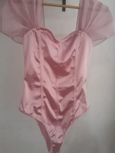 Body rosa de cetim da SHEIN - TAMANHO P