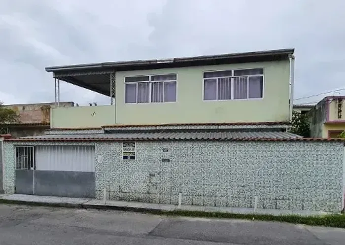 Casa frente de rua e independente na Travessa Ramos 3 Quartos, 2 Vagas e Terraço Ac Carta