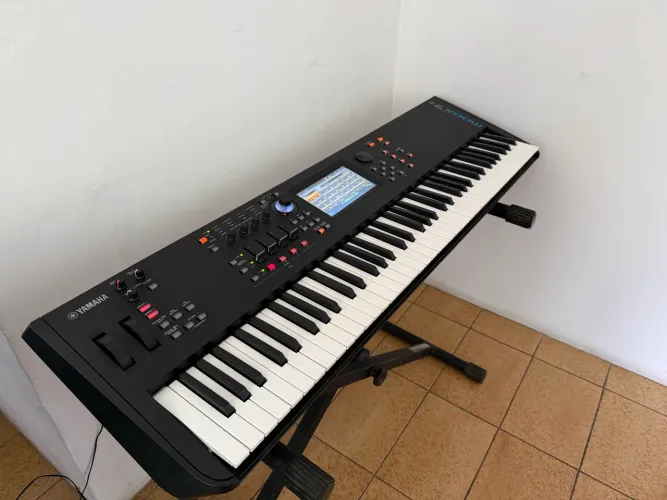 Teclado MODX 7+