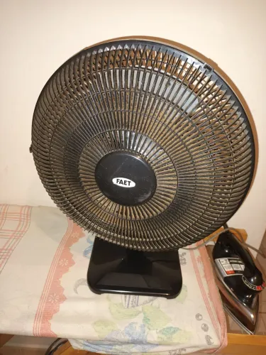 Vendo ventilador pra guarto pequeno demora ligar mas funciona perfeitamente