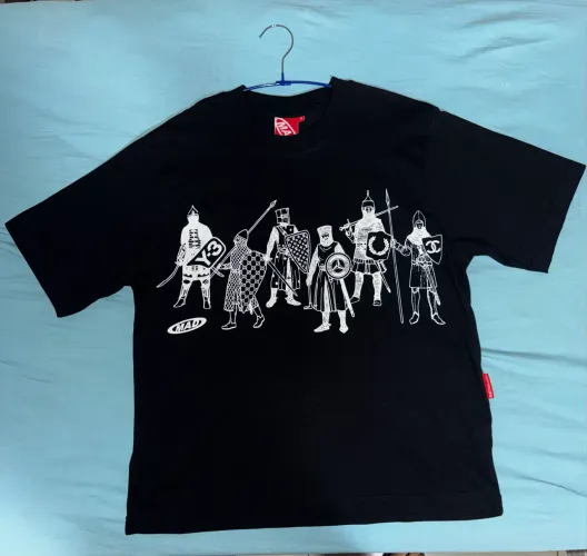 Camiseta MAD Enlatado - guerreiros de grife
