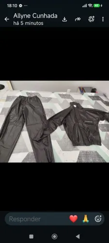 Vendo uma capa de chuva pra moto taxis tamanho (m)cor preta