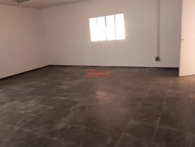 CASA TÉRREA COMERCIAL E RESIDENCIAL, COM 1 SALÃO, 4 SALAS, 2 SALAS EM CIMA, 1 SUÍTE, 1 COZ