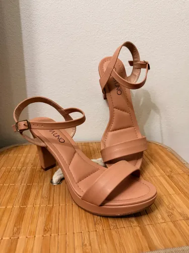 Sandália Via Uno Nude/Rosé ? usada 1 vez