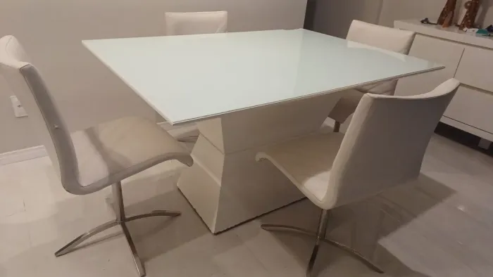 Mesa de Jantar retangular (1.40 × 1.00)